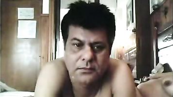 Amateur Pakistani couple from London naked on webcam showing off their sexual adventure.