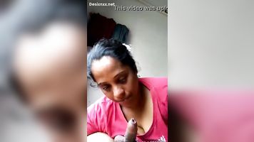 Kochi lady gives oral brown cock