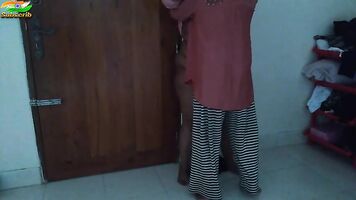 Gujarati Beautiful Aunty Ko Mast Chudai (19 year old FAT hot young aunty fucked with condom) softcore fucking & Big cum